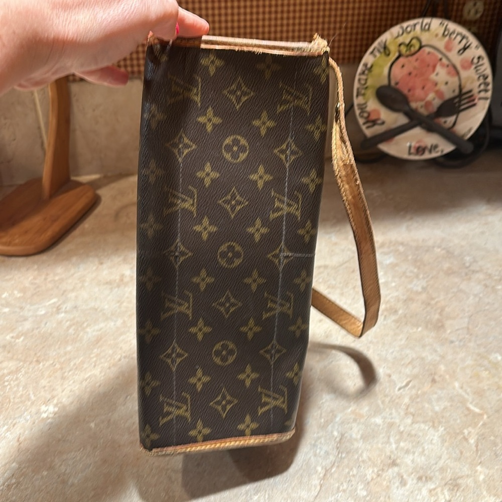 Louis Vuitton - Picture 6 of 9